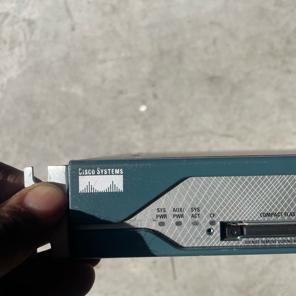 CISCO 2800 Series Cisco 2811 Integrated Services Router - Picture 6 of 8